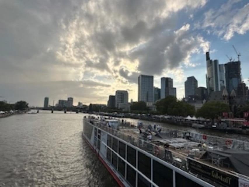 Frankfurt on Foot Daily Walking Tour in English - How the Guides Shape the Experience