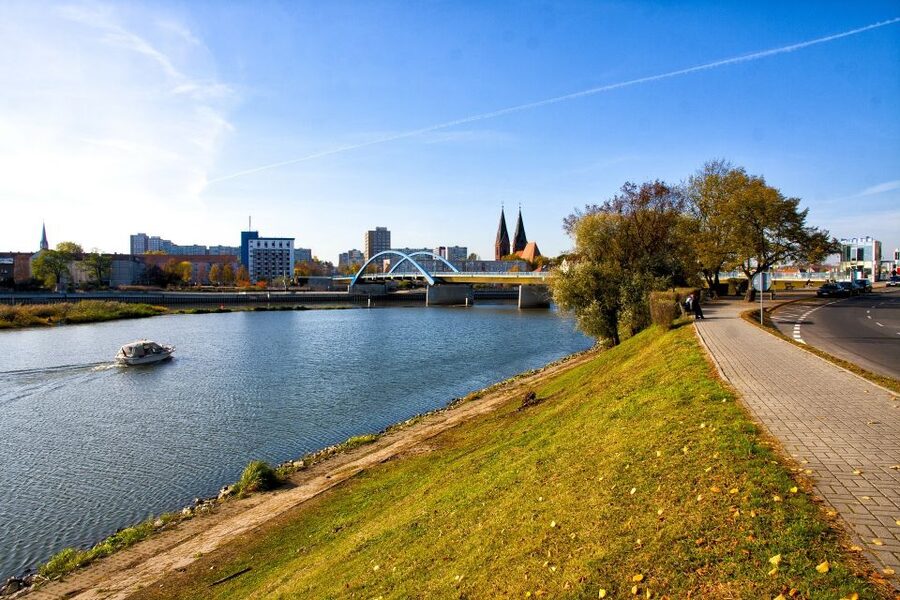 Frankfurt: Private Walking Tour with a Local - The old center, city walls, and Frankfurt’s changing story