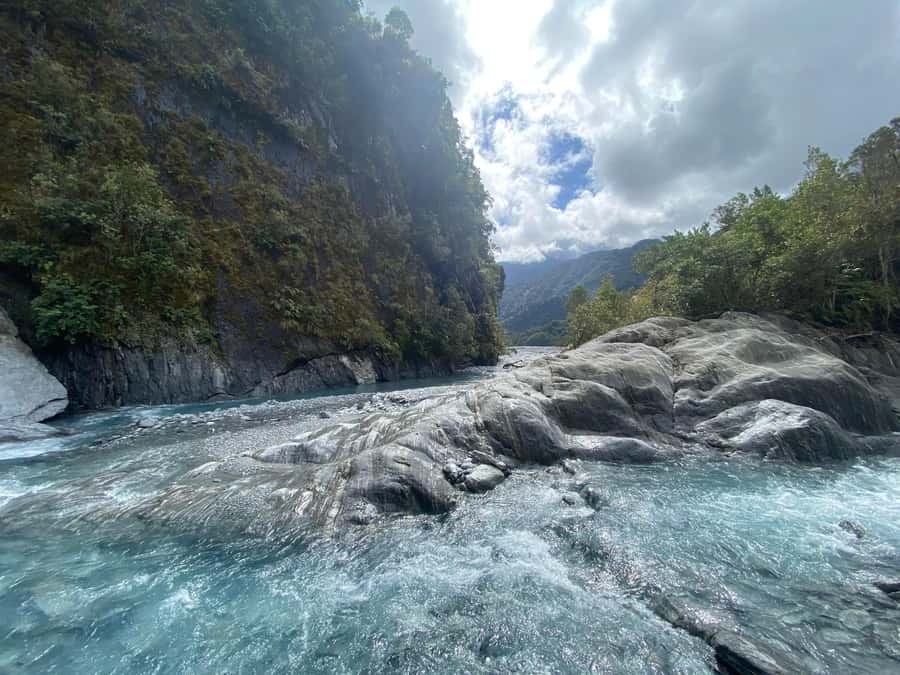 Franz Josef: Franz Josef Glacier Lookout Guided Walk - The kettle lake and glacier lookout