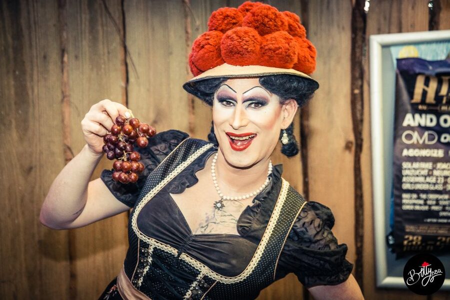 Freiburg: Drag Queen Show Walk with Betty BBQ - The old town becomes Betty’s stage