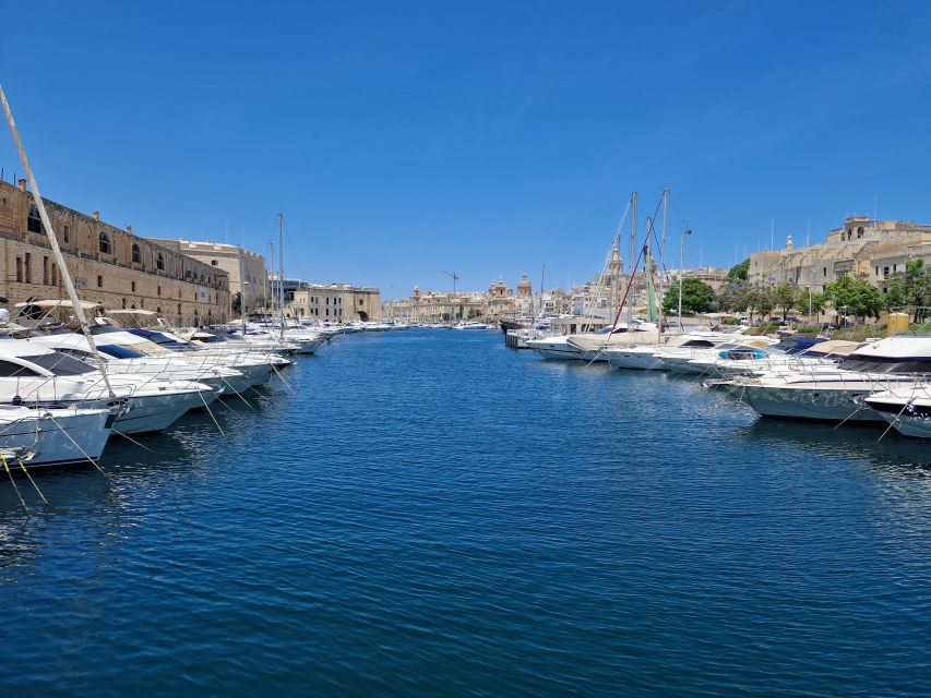 From Cospicua: Senglea, Bormla, and Birgu Walking Tour - Guide style and group atmosphere
