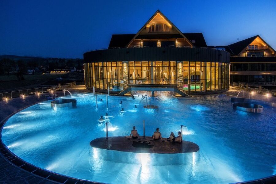 From Krakow: Slovakia Treetop Walk, Zakopane & Thermal Spa - Chochołow Thermal Spa: hot water and a lively finish