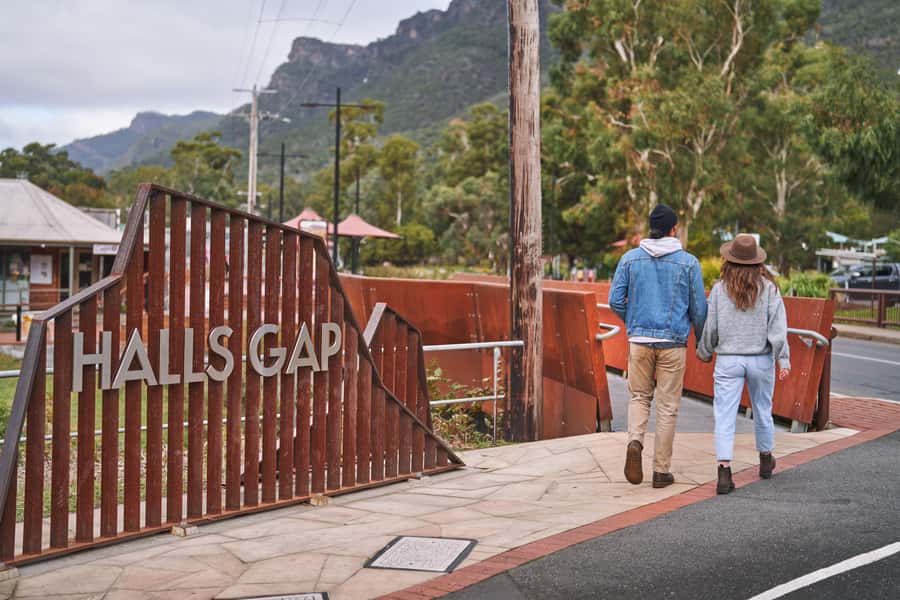 From Melbourne: Grampians National Park Small Group Tour - Halls Gap: lunch beneath the mountains