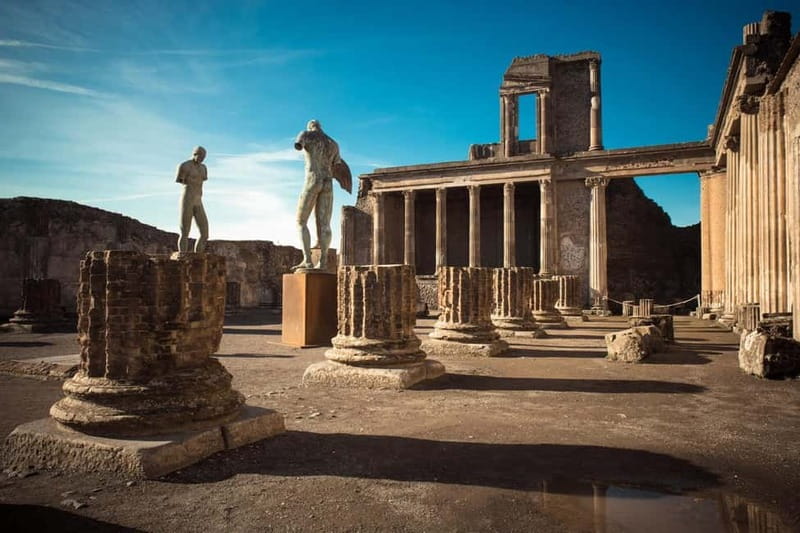 From Naples: Guided tour of Pompeii skip-the-line and round-trip train - The 40-minute train ride to Pompeii