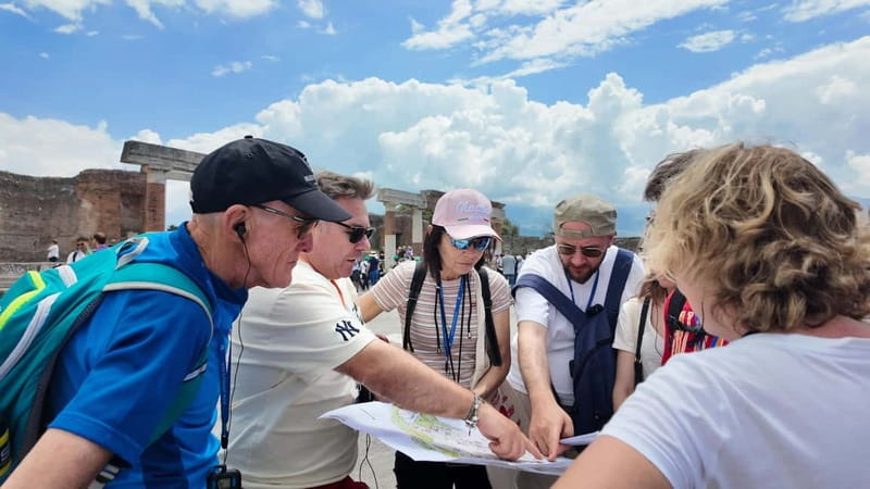 From Naples: Guided tour of Pompeii skip-the-line and round-trip train - What you will not see in two hours