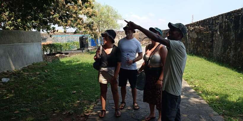 Galle Fort Walking tour - Walking the ramparts and reading Galle’s old walls
