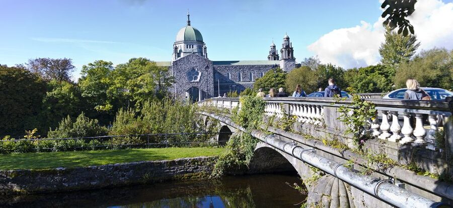 Galway City: Guided 1.5-Hour Walking Tour - Finishing at the Spanish Arch and Claddagh