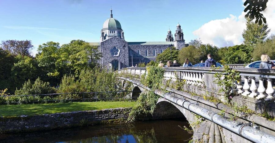 Galway City: Guided 1.5-Hour Walking Tour - Starting at Eyre Square and the Browne Doorway
