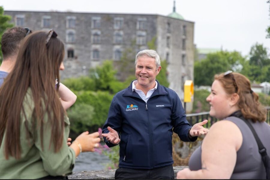 Galway: Welcome to Galway Walking Tour - Starting in Eyre Square, Galway’s natural welcome mat
