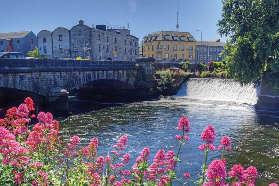 Galway: Welcome to Galway Walking Tour - Narrow streets, small canals, and the shape of Galway