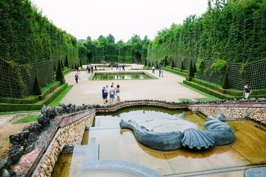 Gardens of Versailles Walking Tour & Palace Entry - Meeting in Versailles and getting started