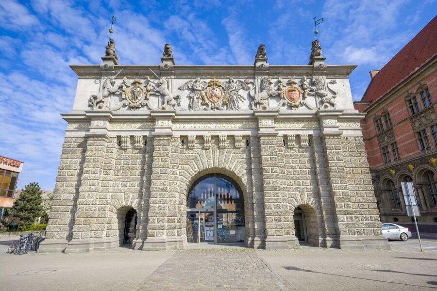 Gdansk Old Town 2-Hour Walking Tour - Guide quality and the pace of the commentary