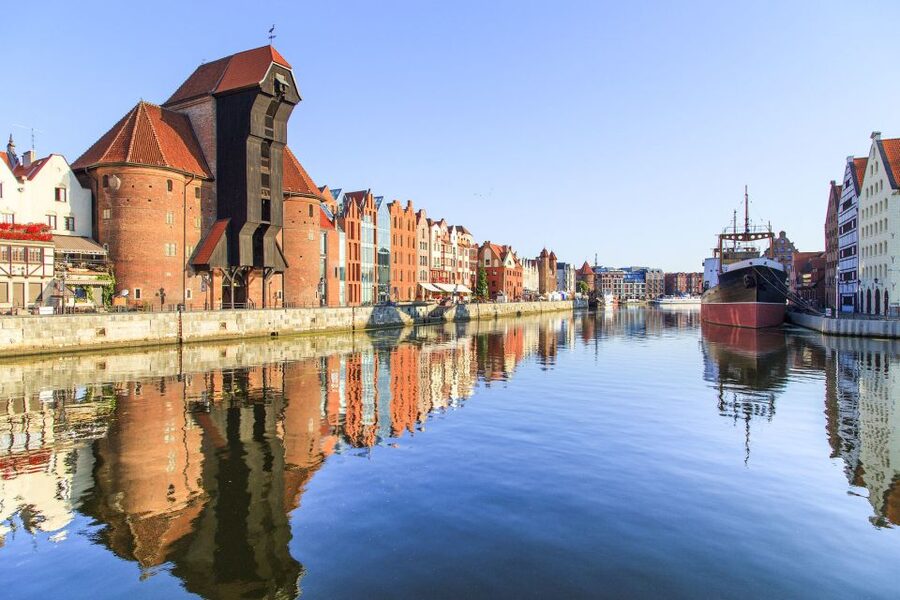 Gdańsk: Old Town Private Walking Tour with Legends and Facts - Inside the vast brick walls of St Mary’s Basilica