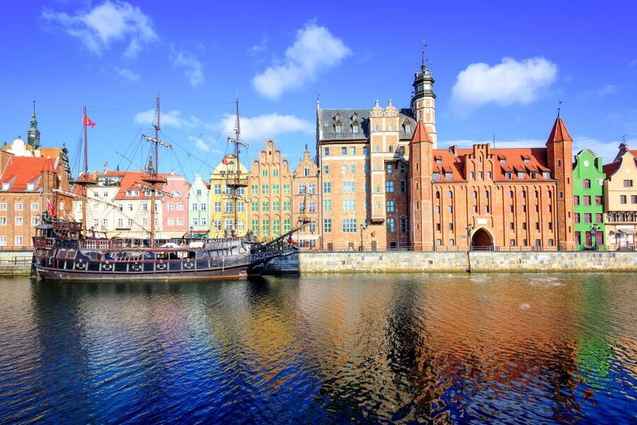 Gdańsk: Old Town Private Walking Tour with Legends and Facts - Six hours from the Old Town to Solidarity
