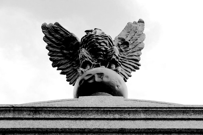 Genteel and Bard's Savannah Dark History and Ghost Encounter Walking Tour - Madison Square and the marks of war