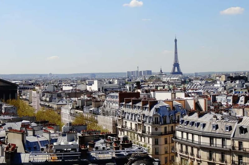 German private Walking Tour through Montmartre & Passages - Starting at the Moulin Rouge and Metro Blanche