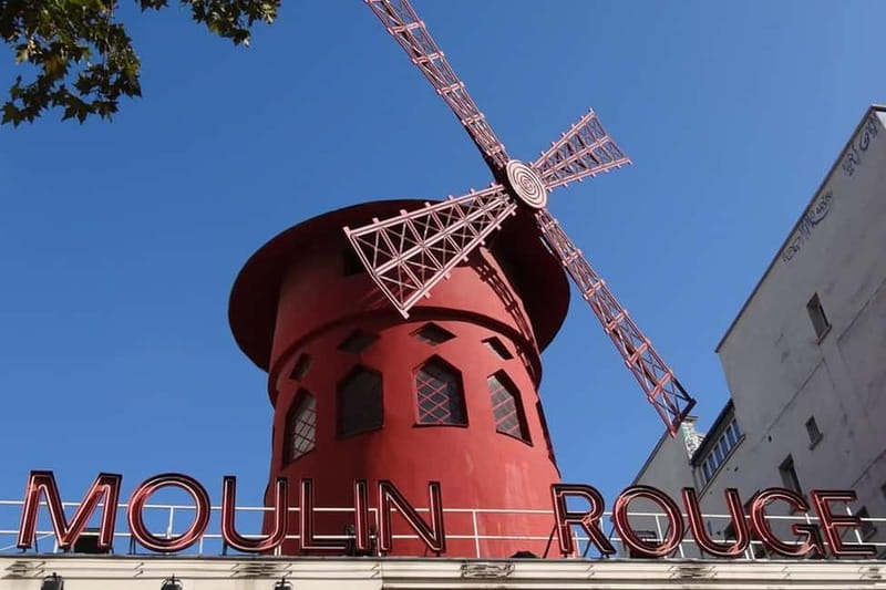 German private Walking Tour through Montmartre & Passages - Following artists through the northern quarter