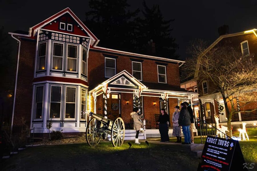 Gettysburg: Civil War Ghosts Walking Tour - What the guides add to the experience