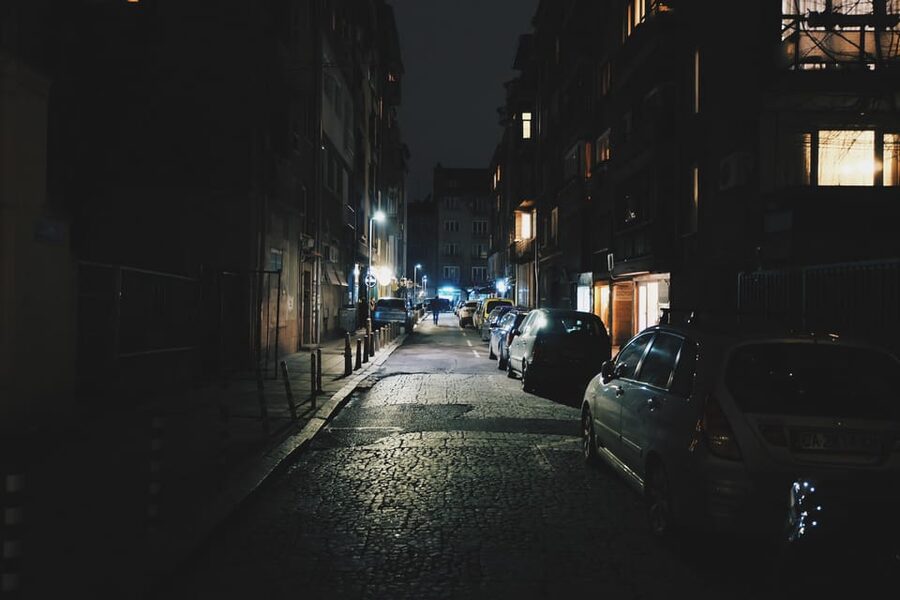 Ghosts, Ghouls & Gallows :The Original Bristol Ghost Walk - Meeting the cloaked guide in Queen Square