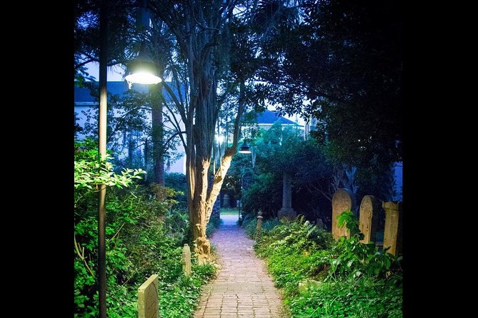 Ghosts of Charleston Night-Time Walking Tour with Unitarian Church Graveyard - Why the graveyard makes this Charleston ghost tour different