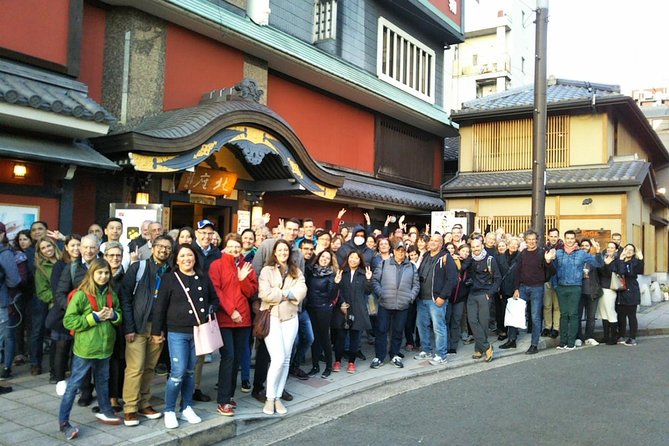 Gion Walking Tour by Night - Group size, guide quality, and the private option