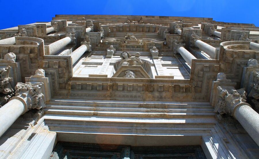 Girona: Small Group Walking Tour - Climbing Girona’s old walls