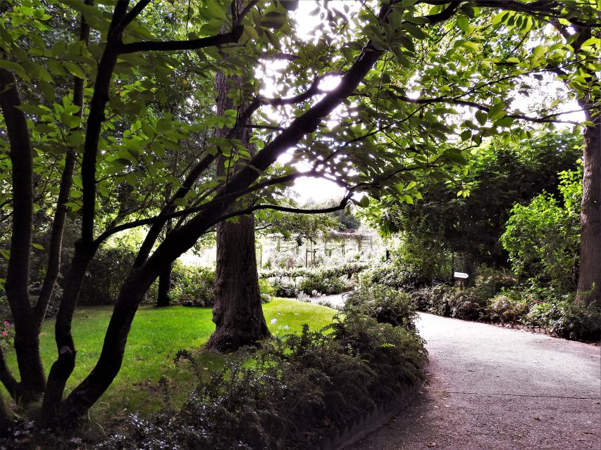 Giverny Village Walking Tour & Skip-the-Line to Monet Garden - What the tour does not include