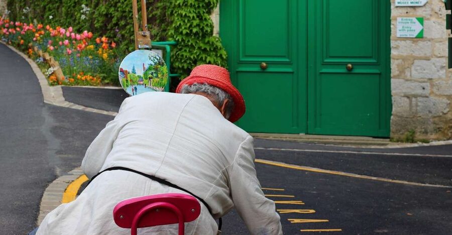 Giverny Village Walking Tour & Skip-the-Line to Monet Garden - Starting outside Les Capucines in Giverny