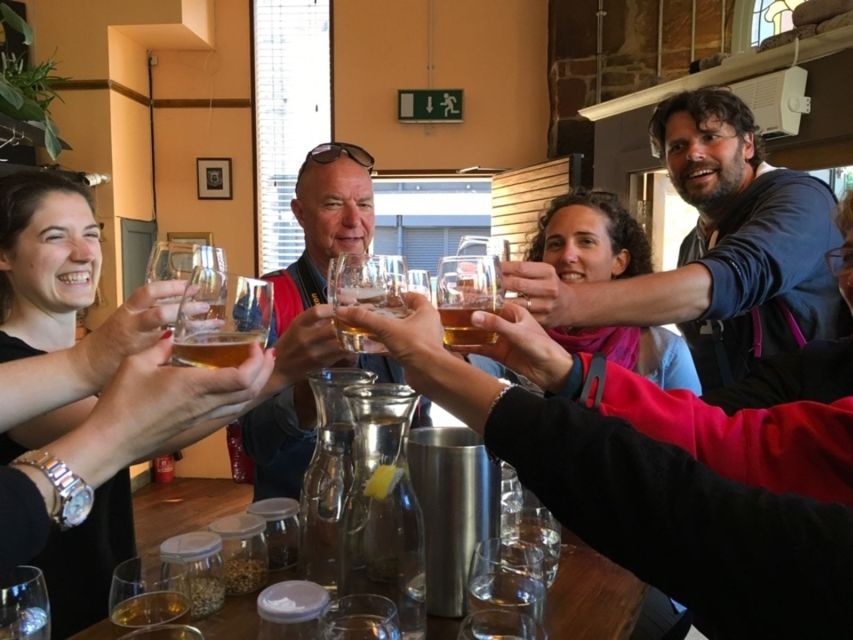 Glasgow: Pubs & History Guided Walking Tour with Beer - Key points at a glance