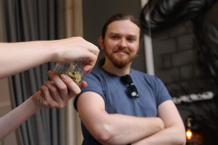 Glasgow: Pubs & History Guided Walking Tour with Beer - Glasgow’s brewing story begins at 8 Nelson Mandela Place