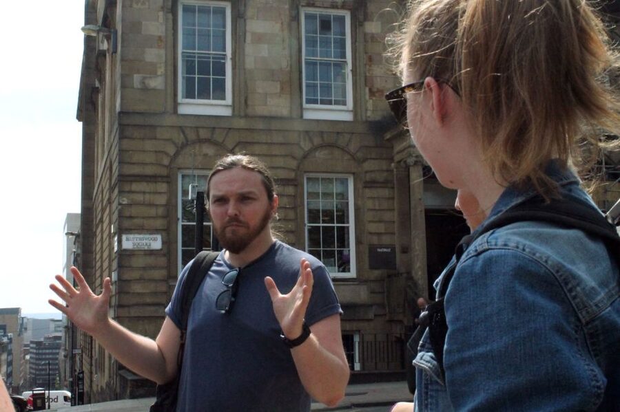 Glasgow: Pubs & History Guided Walking Tour with Beer - High Street puts Glasgow’s long story into motion
