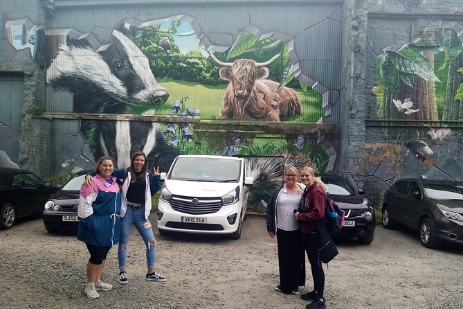 Glasgow Street Art Daily Walking Tour: 2pm - Billy Connolly towers over the route