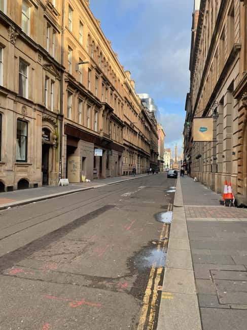 Glasgow: The streets with a Glaswegian guide: Walking Tour - Who should book this walk?