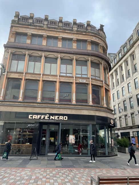 Glasgow: The streets with a Glaswegian guide: Walking Tour - What the $20 price delivers