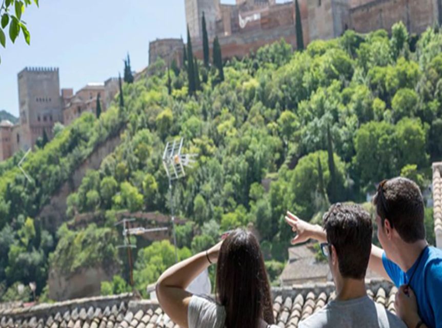 Granada: Albaicín and Sacromonte 2.5-Hour Walking Tour - Flamenco, Tapas, and Advice You Can Use Later