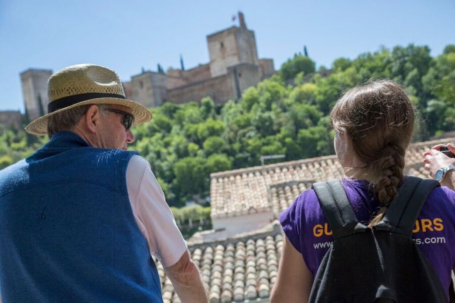 Granada: Albaicín and Sacromonte 2.5-Hour Walking Tour - Who Should Book This Walk?