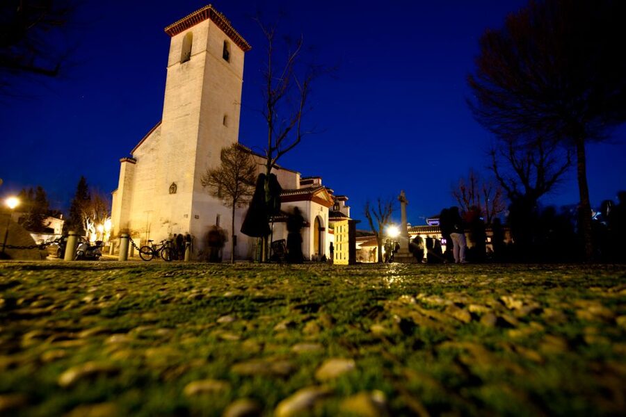 Granada: Albaicin and Sacromonte Evening Walking Tour - Plaza San Miguel Bajo and Albaicin’s old character