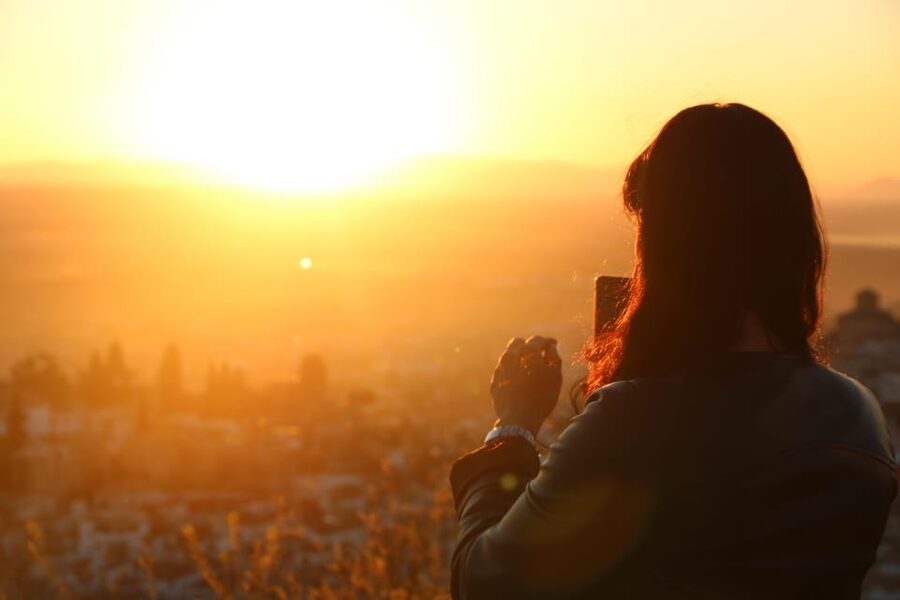Granada: Albaicín and Sacromonte Guided Sunset Walking Tour - The Great Mosque and Granada’s changing identity