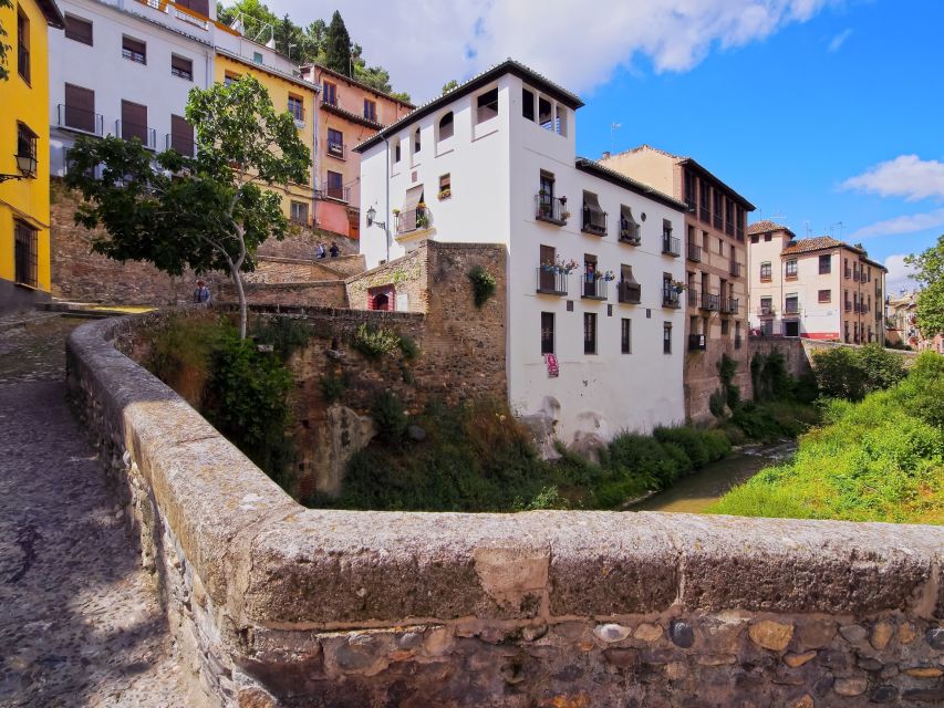 Granada: Albaicín and Sacromonte Walking Tour - The Albaicín’s lanes, balconies, and small squares