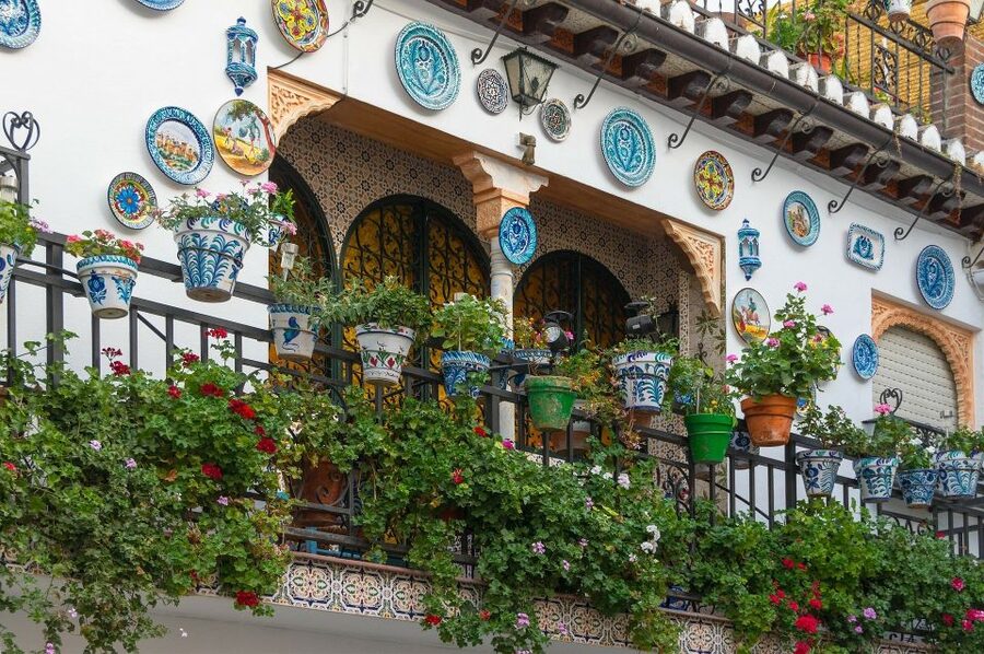 Granada: Albaicín, Sacromonte & Museum of Caves Walking Tour - The Albaicín’s maze of streets