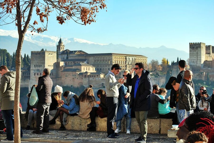 Granada: Albaicín, Sacromonte & Museum of Caves Walking Tour - What the guides add to the experience