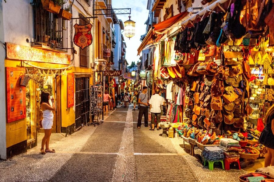 Granada: Albayzin and Sacromonte Walking Tour - Key points before you book