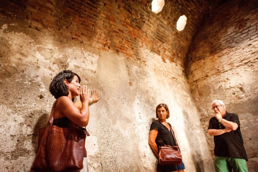 Granada: Albayzin and Sacromonte Walking Tour - Who should book this walk?