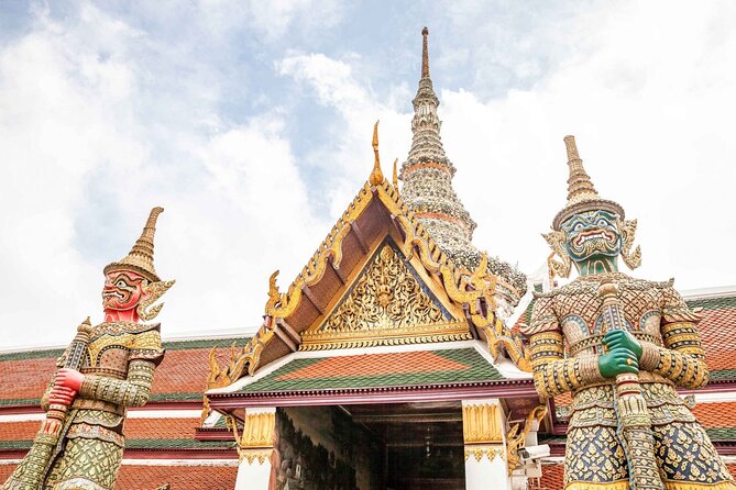 Grand Palace, Wat Phra Kaew, Wat Pho and Wat Arun Walking Tour From Bangkok - Heat, walking, and the real pace