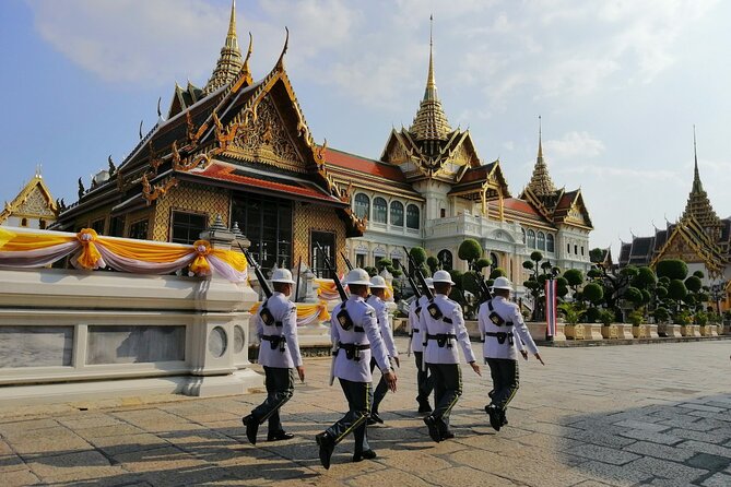 Grand Palace, Wat Phra Kaew, Wat Pho and Wat Arun Walking Tour From Bangkok - Getting the most from your guide