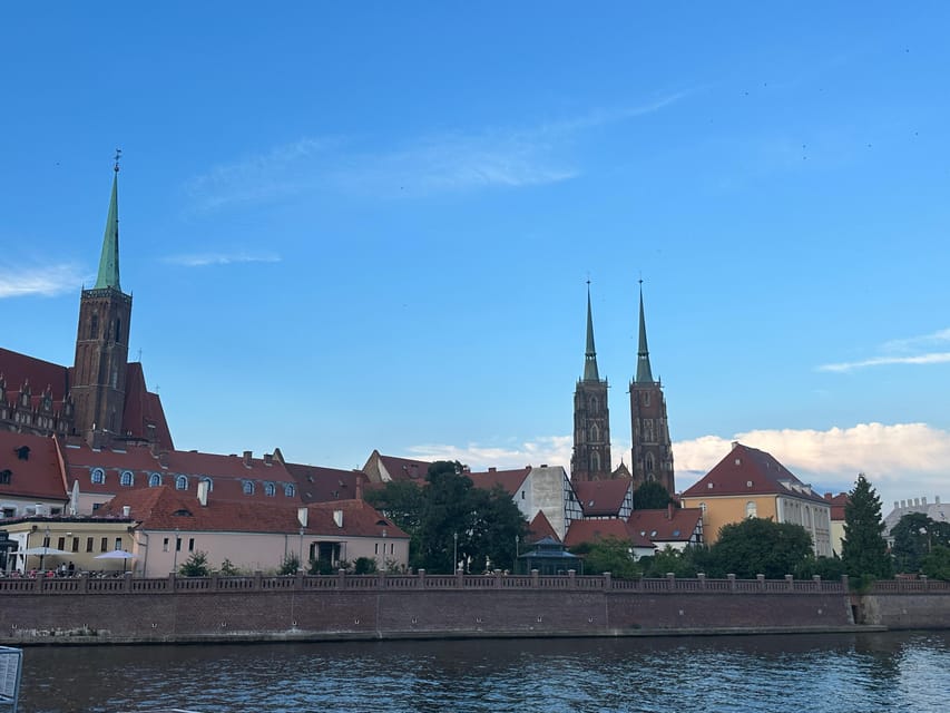Group city tour (walking tour) through Wroclaw in German - Starting beneath the Pillory