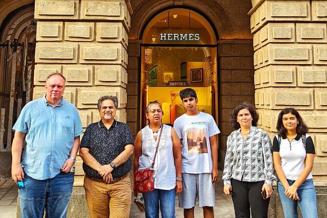 Group Guided Walking Tour in Fort and Colaba - Horniman Circle Garden and the city around it