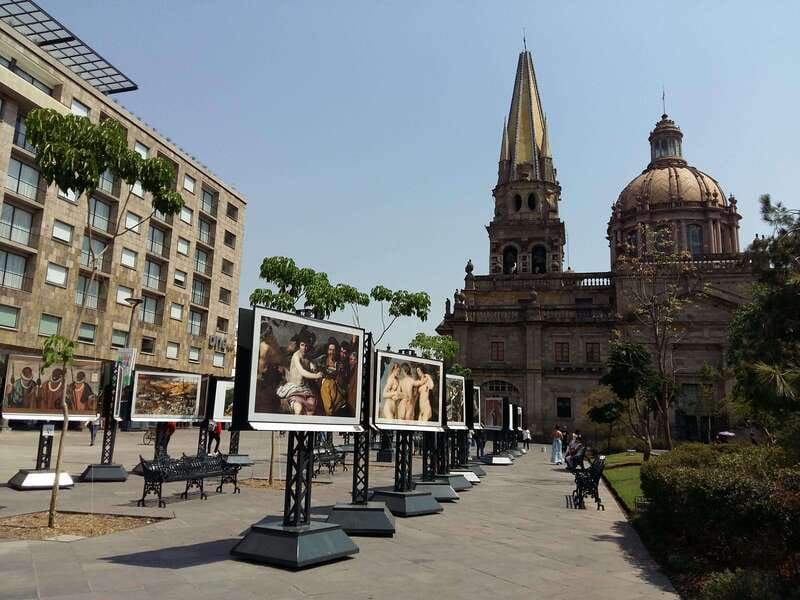 Guadalajara: Culture, Architecture, and Market Walking Tour - Inside the Palacio de Gobierno del Estado de Jalisco