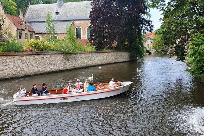 Guided boat trip and walk - The 30-minute canal boat ride