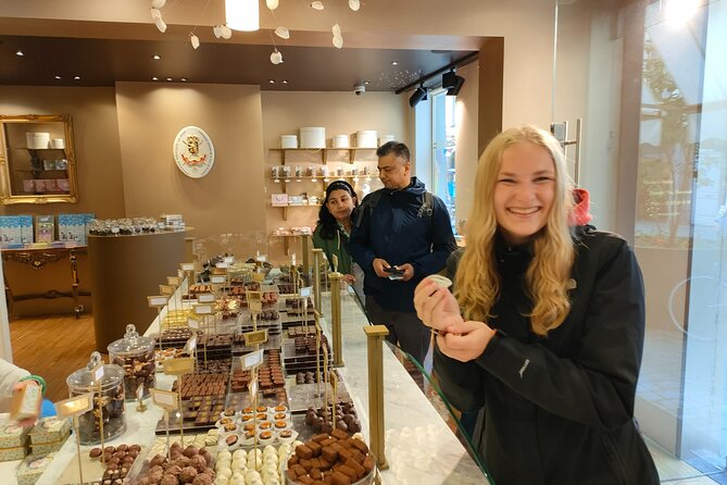 Guided boat trip and walk - Beerwall, chocolate, and the local flavor of Bruges